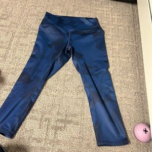 Women’s Alo  blue camo leggings slightly longer than cropped (I am 5’1”)